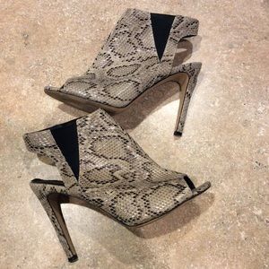 HOTSOLES LONDON REPTILE PRINT PEEP TOE HEELS